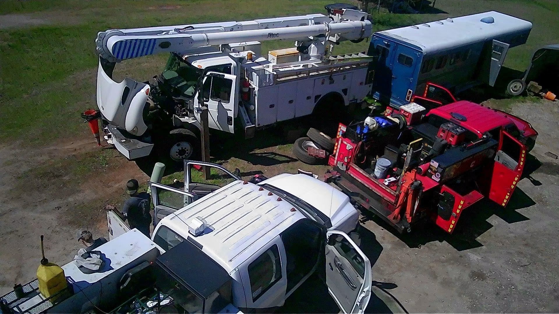 Aerial view of Gunnells service trucks working on a bucket truck and commercial vehicles
